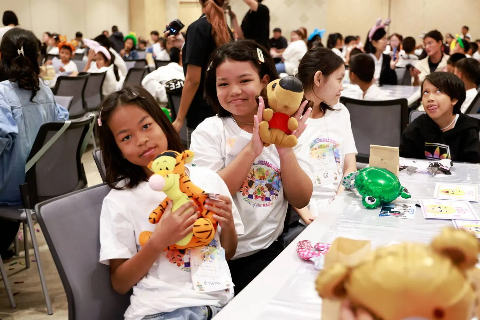 เอปสัน (ประเทศไทย) สนับสนุนโครงการการ์ดนี้เพื่อน้อง ปีที่ 21 ของมูลนิธิสร้างเสริมไทย ด้วยงบ 100,000 บาท จัดกิจกรรมศิลปะให้เด็กและเยาวชน 130 คน